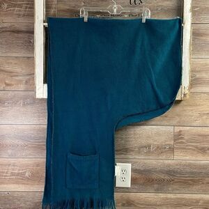 DR LEONARDS Ladies Vintage Fleece Pocket Shawl Fringed Wrap Turquoise 76”W 26”L
